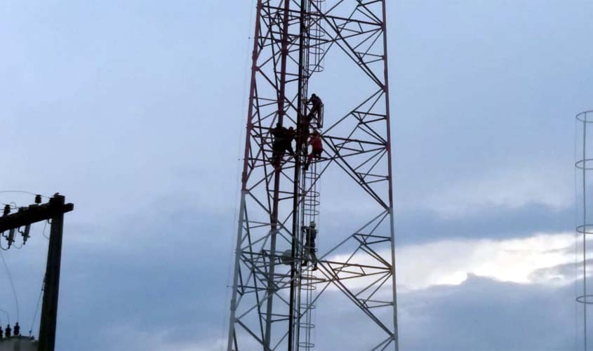 Homem passou quase sete horas ameaçando se atirar da torre da TV Rondônia