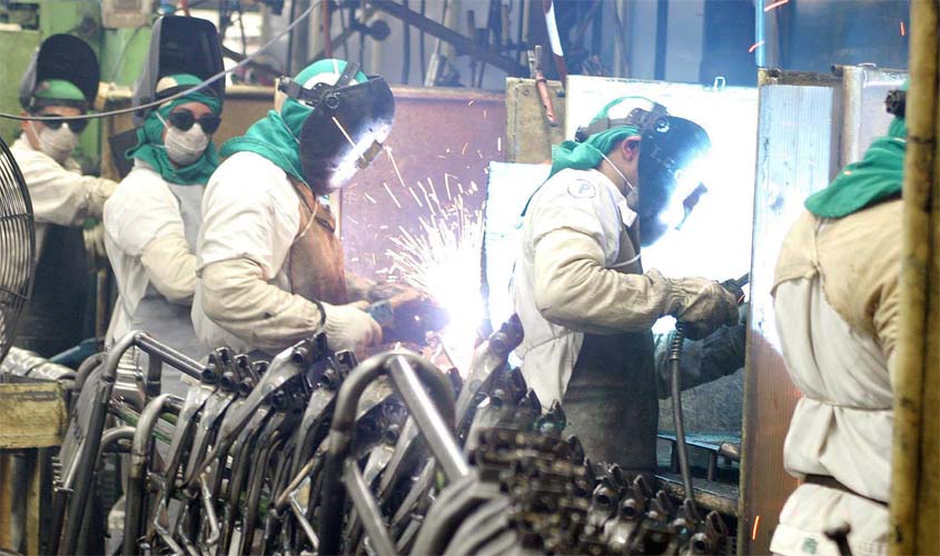 Custos da indústria subiram 2,4% no primeiro trimestre, diz CNI