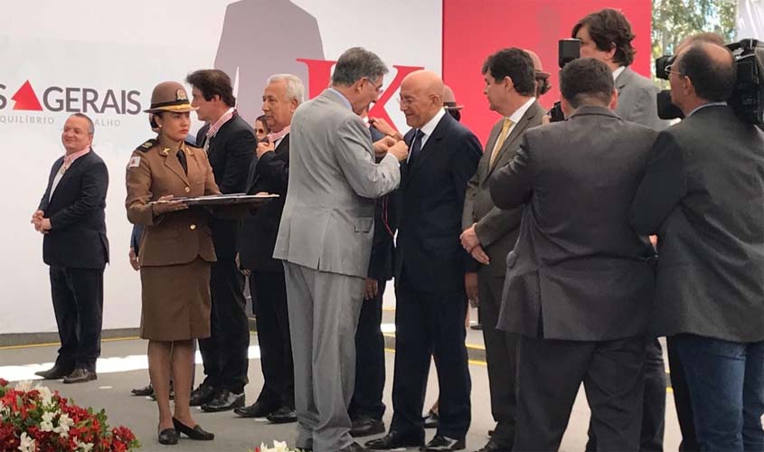 Homenageado com medalha, governador Confúcio Moura diz que JK foi exemplo de político