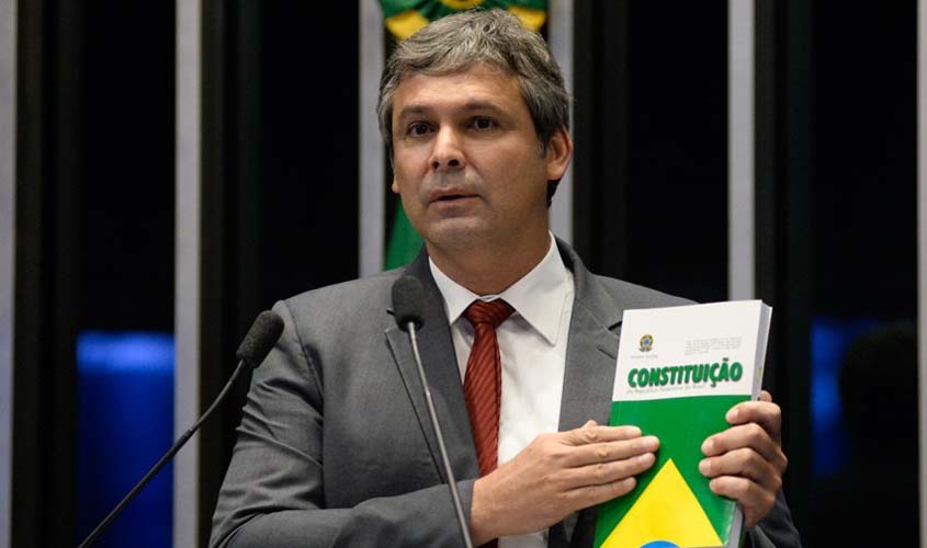 Lindbergh Farias condena impeachment de Dilma e 'perseguição política' a Lula