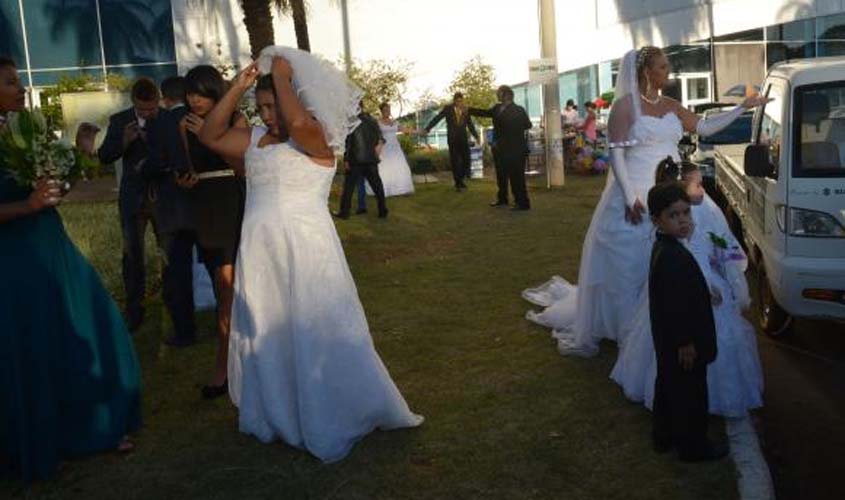 Brasil registra queda no número de casamentos e aumento de divórcios em 2016