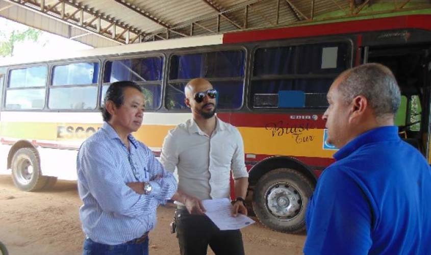 Após 10 anos, Semed vistoria ônibus escolares em Vilhena; servidor admite que serviço de transporte tinha “vícios”