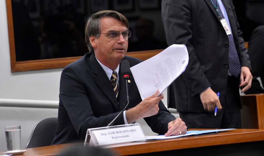 MPF multa Bolsonaro em R$ 300 mil por preconceito contra quilombolas