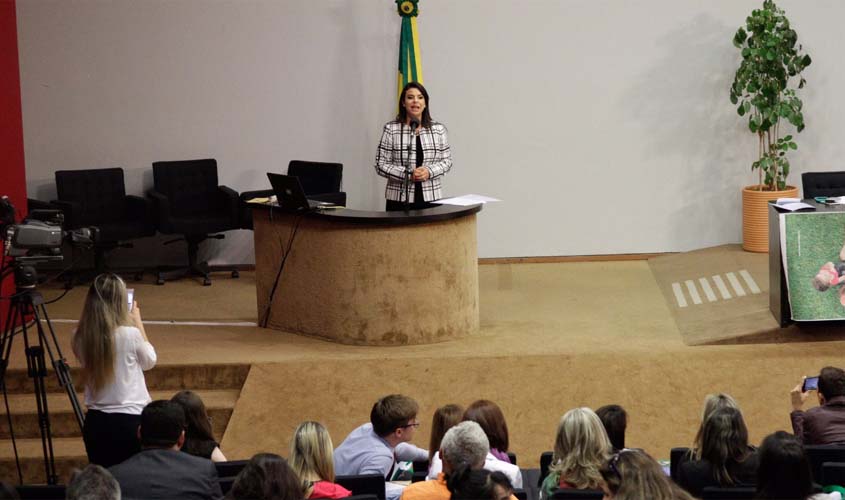 Mariana Carvalho cobra ações para Primeira Infância na Câmara