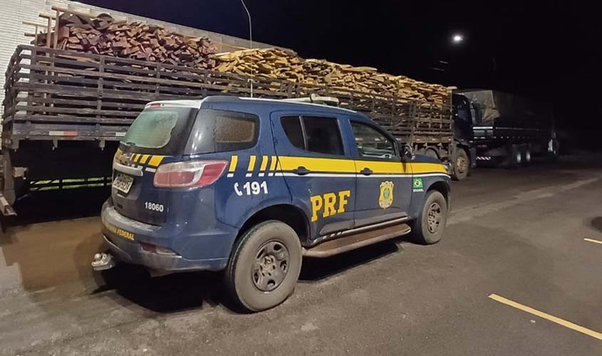 Em Porto Velho/RO, PRF identifica transporte irregular de madeira