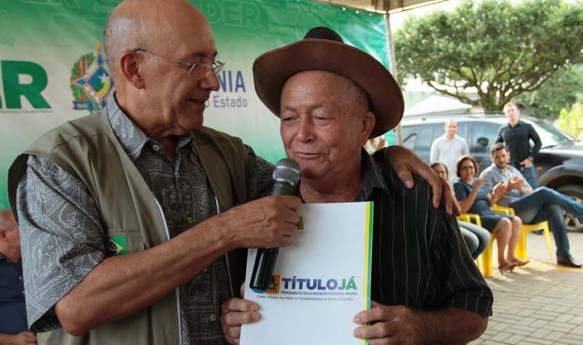 Moradores de Governador Teixeira recebem título