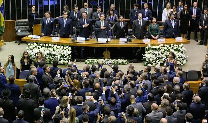Jair Bolsonaro toma posse no Congresso e se torna 38º presidente do Brasil