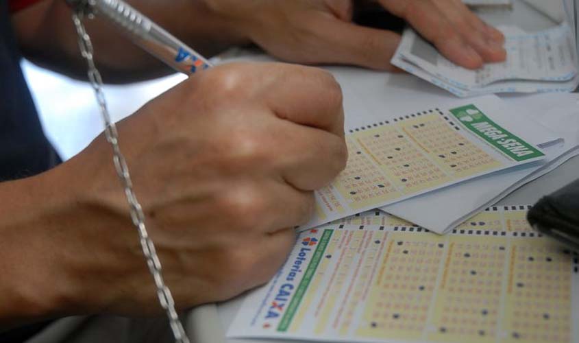 Mega-Sena acumula e pode pagar R$ 25 milhões neste sábado