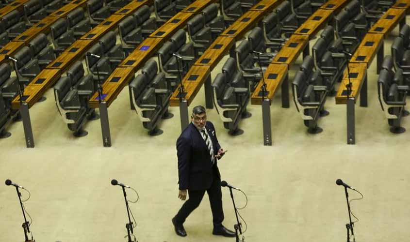 Rodrigo Maia anuncia no plenário renúncia de Jean Wyllys