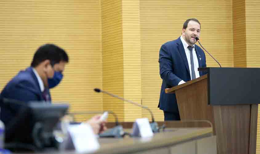 Alex Redano diz que é preciso diálogo e empatia ao ser empossado presidente da Assembleia Legislativa