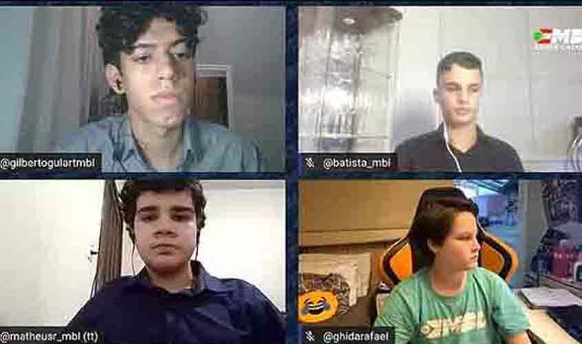MBL vira piada nas redes após promover debate com 4 crianças 'especialistas em liberalismo'