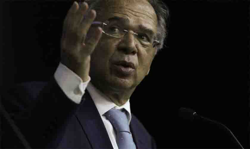 Governo avalia redução de imposto sobre combustíveis, diz ministro