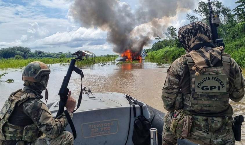 PF RO realiza ação para coibir garimpo ilegal no Rio Madeira