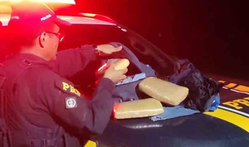 PRF prende passageiro de ônibus transportando Maconha