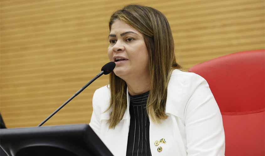 Cássia Muleta indica implantação de Centro de Diálise em Jaru