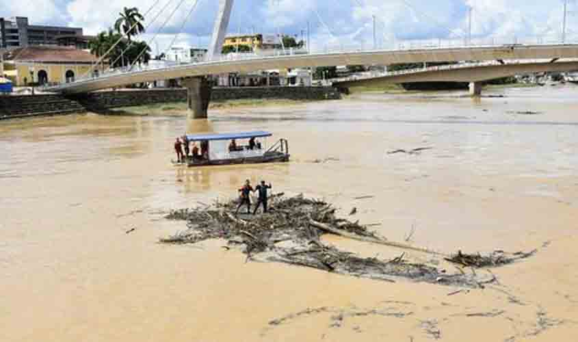 Governo do Acre leva assistência médica a desabrigados