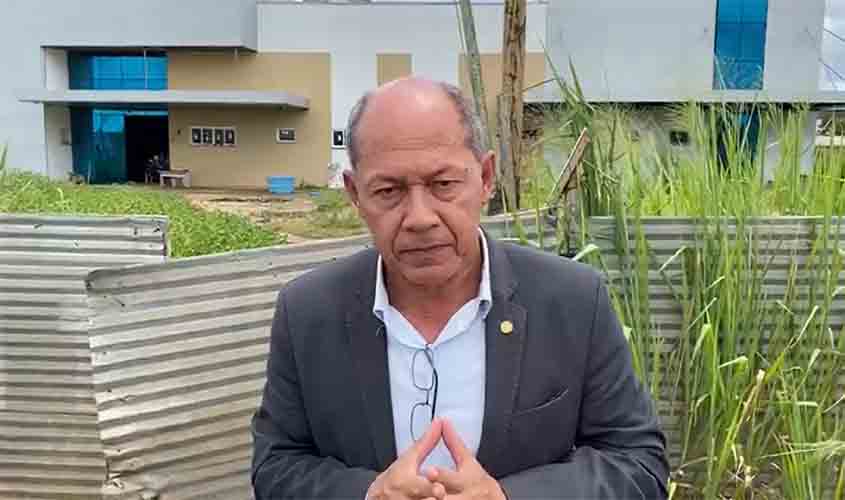 Coronel Chrisóstomo fiscaliza obras do Hospital Regional de Guajará-Mirim e pede a conclusão rápida das obras ao governo estadual