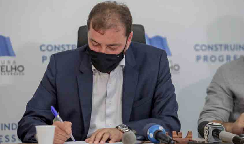 Prefeito assina ordem de serviço para a construção de 269 casas