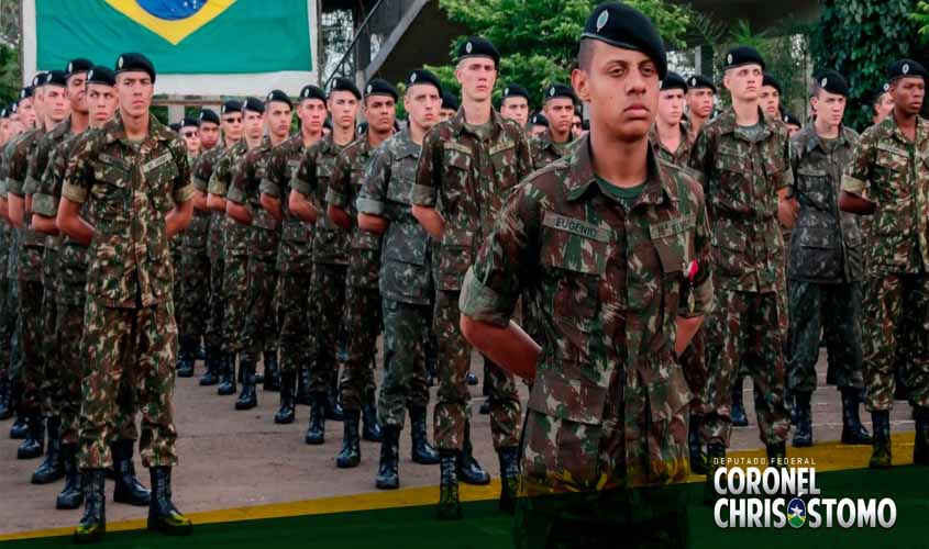 Deputado Coronel Chrisostomo avalia a importância do governo militar na reorganização do Brasil