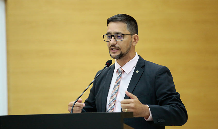 Deputado Anderson destina aporte financeiro para produção de álcool gel e máscara de proteção