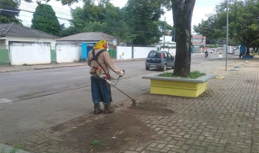 Prefeitura continua realizando mutirão de limpeza na cidade