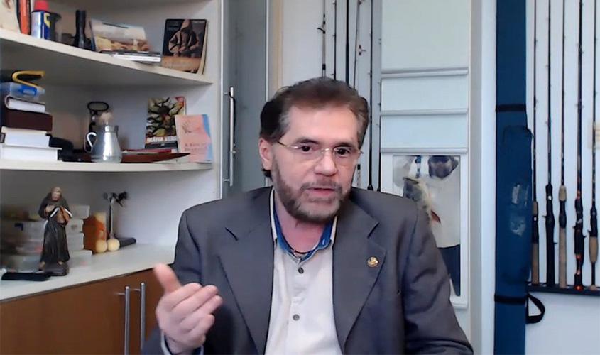 Plínio Valério propõe suspensão de pagamento de consignados de idosos por três meses  