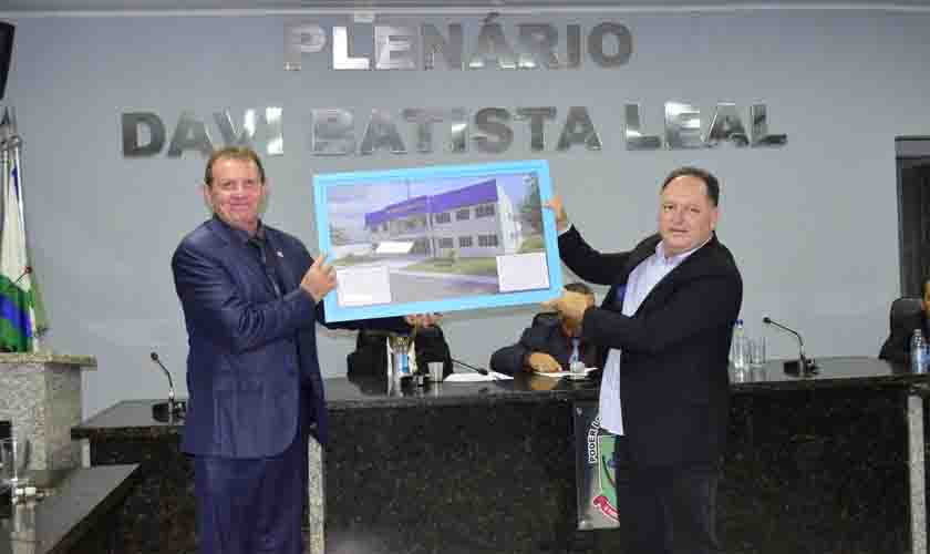 Prefeito Pedro Fernandes renuncia e João Becker assume prefeitura de Cujubim