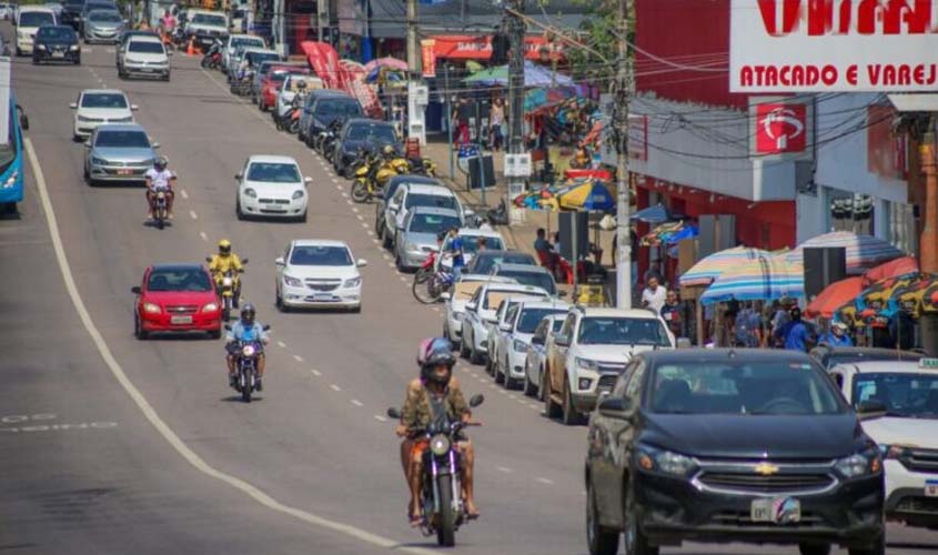 Prazo para regularizar o licenciamento anual de veículos com placa final 4 vai até dia 30