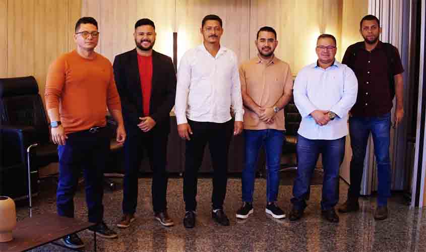 Gabinete da Presidência recebe vereadores e prefeito de Itapuã do Oeste