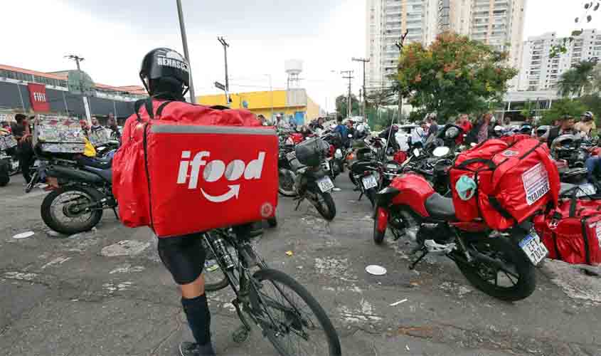 Entregadores mantêm paralisação por melhores condições de trabalho
