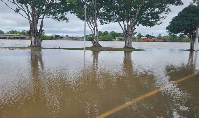 Rio Machado em cheia põe região em alerta vermelho