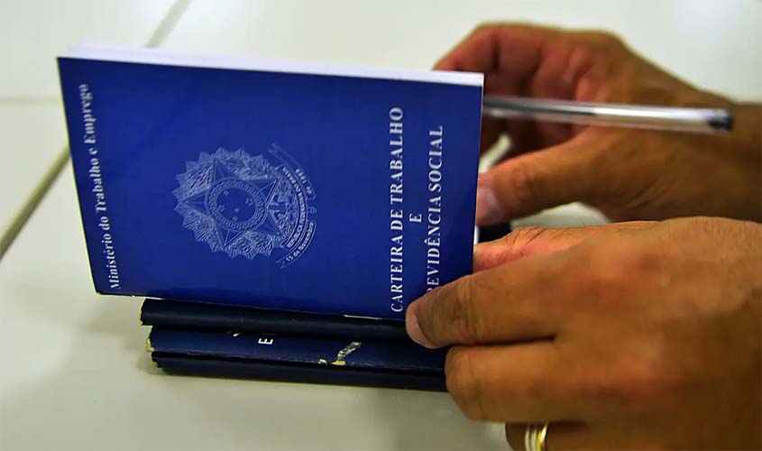 Licença-paternidade terá novos prazos a partir de 2027; entenda