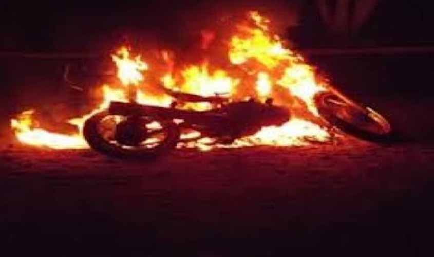 Irmãos são presos acusados de espancar e agredir motociclista que teve a moto incendiada