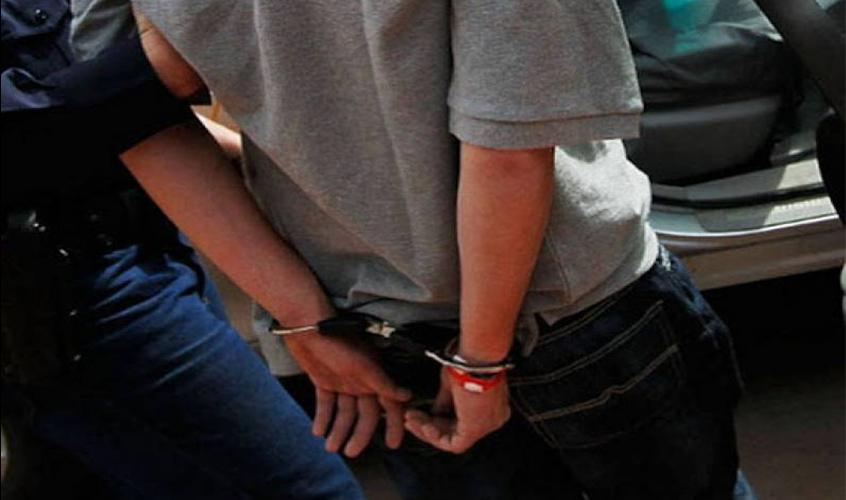 Homem tenta entrar sem máscara em conveniência, é acusado de ofender funcionários e acaba preso pela PM