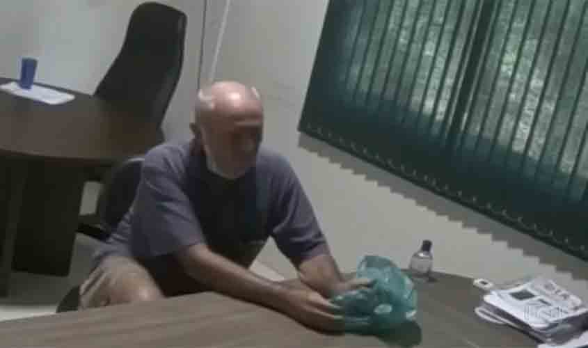 Colegas livram deputado flagrado botando dinheiro de propina em saco de lixo