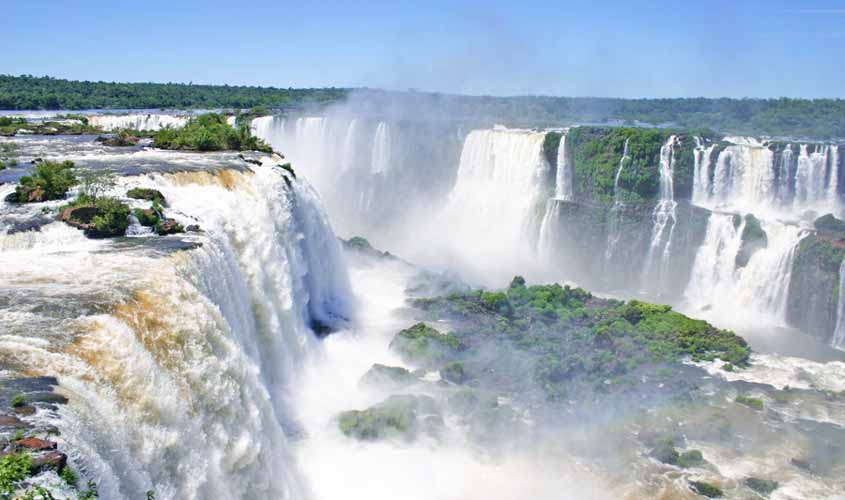 Saiba como conhecer mais dois países nas viagens para Foz do Iguaçu
