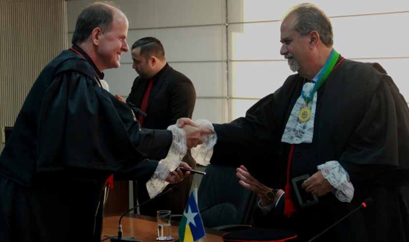 TJRO realiza Sessão de Outorga de Comenda a novo desembargador