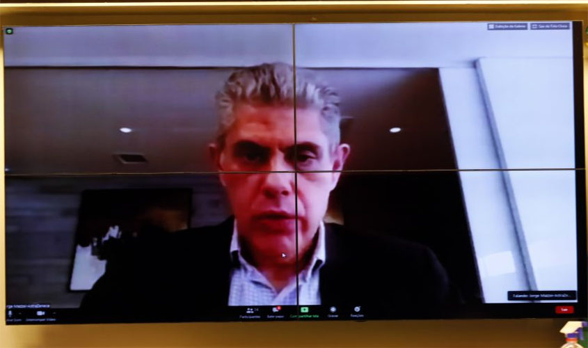 Caso vacina de Oxford contra Covid-19 se comprove eficaz, produção no Brasil começa em dezembro