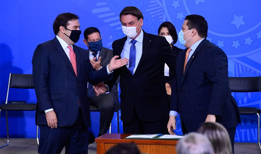 Senadores comemoram prorrogação do auxílio emergencial de R$ 600 por mais dois meses  