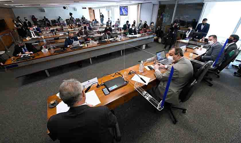 Senadores veem tentativa de blindagem do Executivo em áudio apresentado à CPI