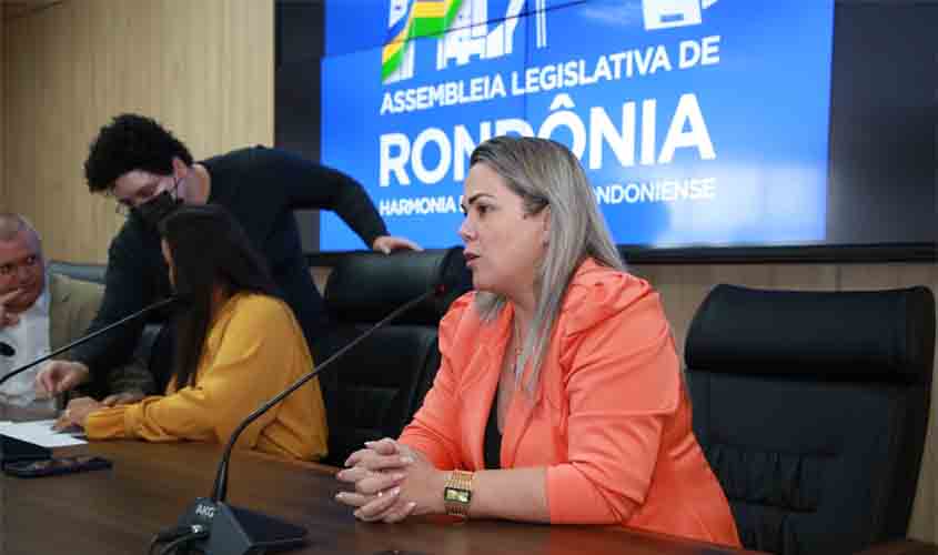 Avança no governo, proposta de Cláudia de Jesus para revogar interstício na contratação de pessoal