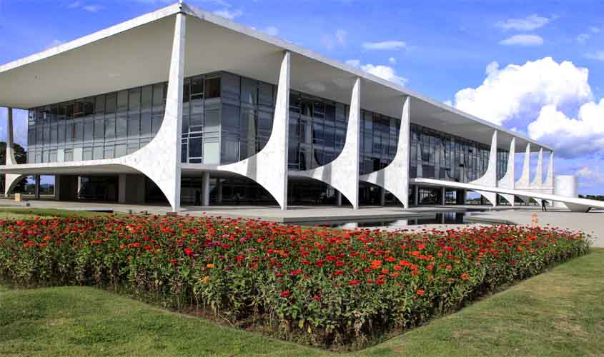 Presidente Lula aciona STF para validar decreto que eleva alíquotas do IOF