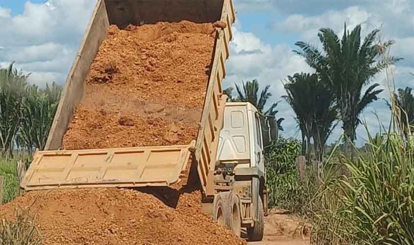 Prefeitura de Porto Velho intensifica recuperação de estradas rurais em União Bandeirantes