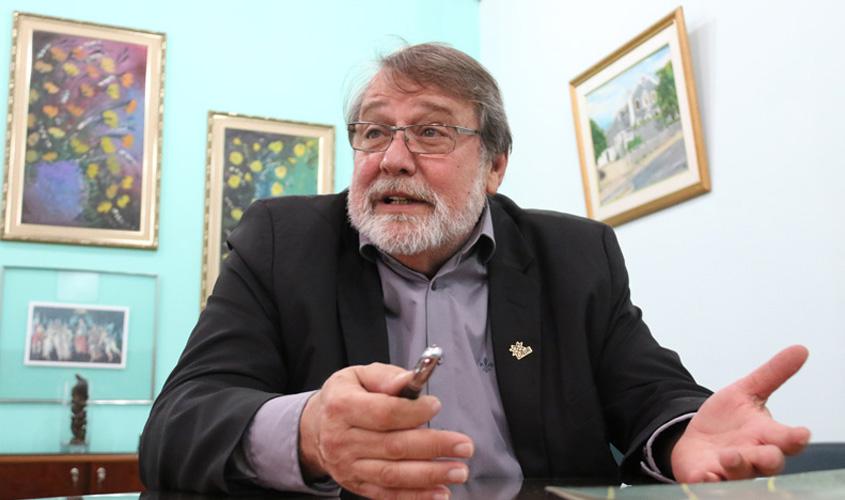 Reitor se pronuncia sobre ataques contra ele