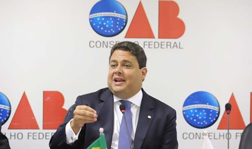 Presidente da OAB entra no STF com pedido para que Bolsonaro explique declarações sobre morte de seu pai