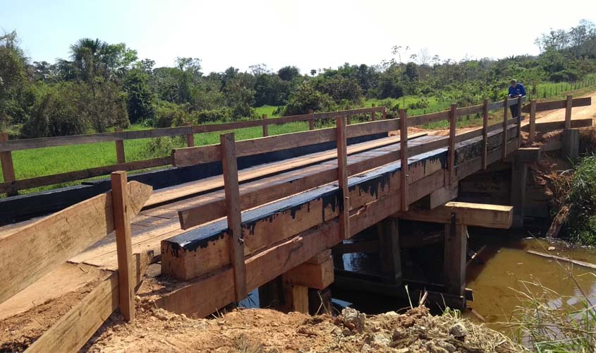 Prefeitura reconstrói ponte no fim da avenida Mato Grosso