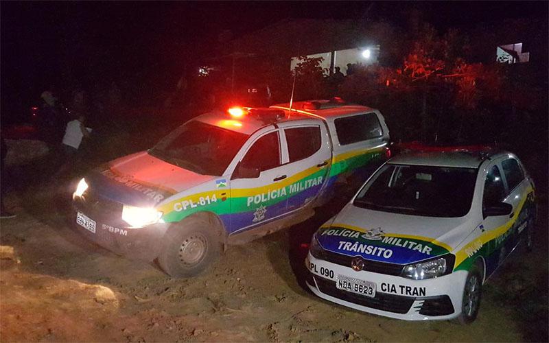 Jovem leva facada na mão ao tentar defender o pai