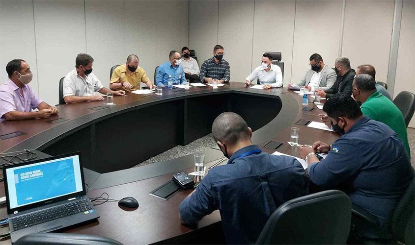Deputado Anderson e representantes da federação e associações de taxistas participam de reunião na Casa Civil