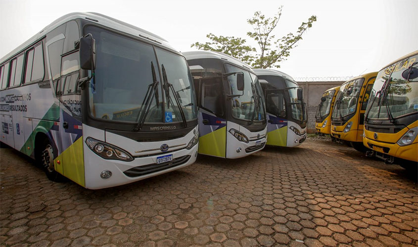 Prefeitura comemora chegada dos  primeiros ônibus da nova frota   