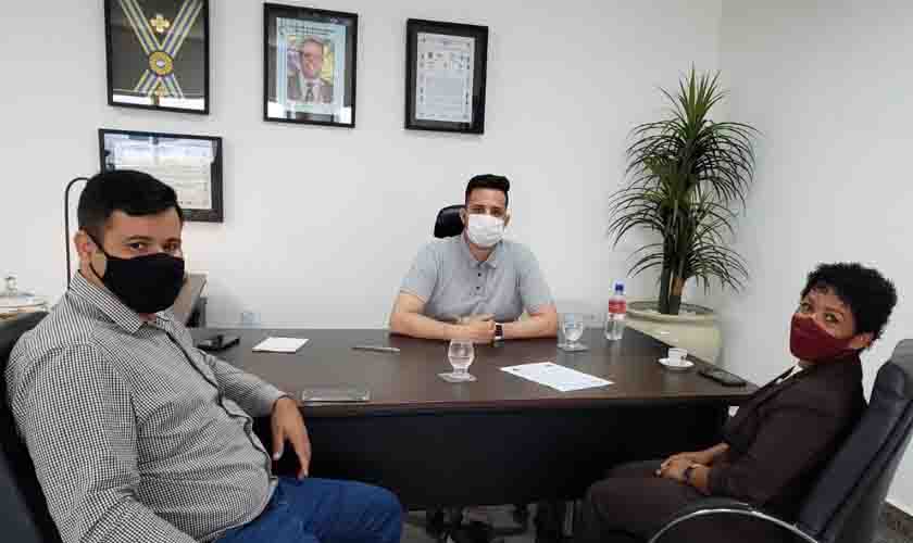 POLICIAMENTO: Chefe de Gabinete da ALE recebe visita de vereadora de Monte Negro que solicita aumento de efetivo policial